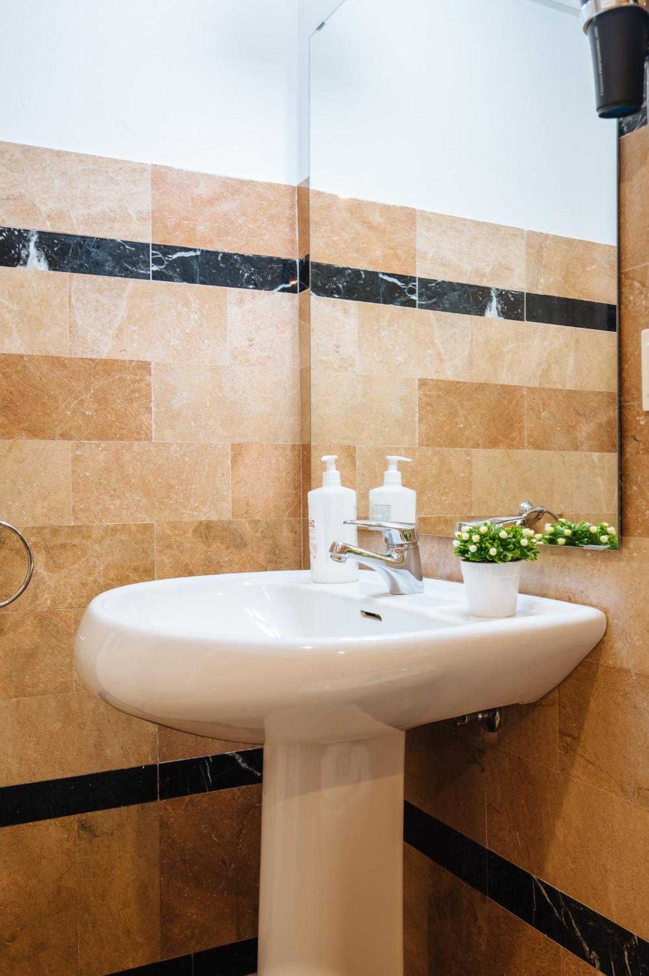 Novalia Home Suite Sevilla Eksteriør billede
